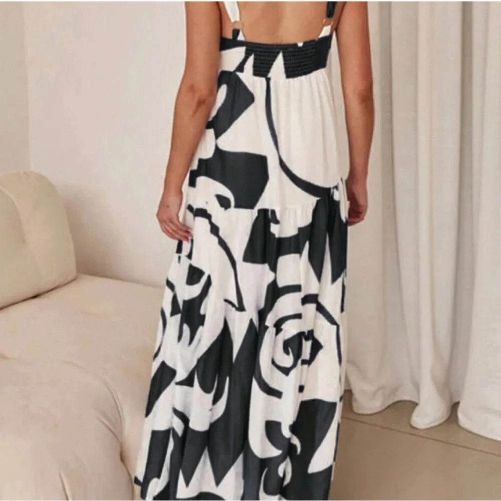 Sleeveless Black and White Maxi Dress with Bold Print - Picture 3 of 4